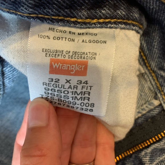 Pair of 2 vintage cutoff jean shorts - Picture 5 of 10